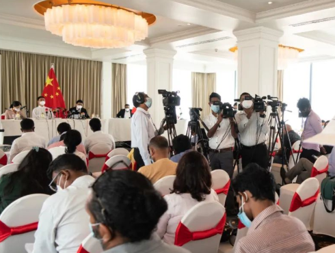 驻斯里兰卡大使戚振宏邀请媒体举行记者会